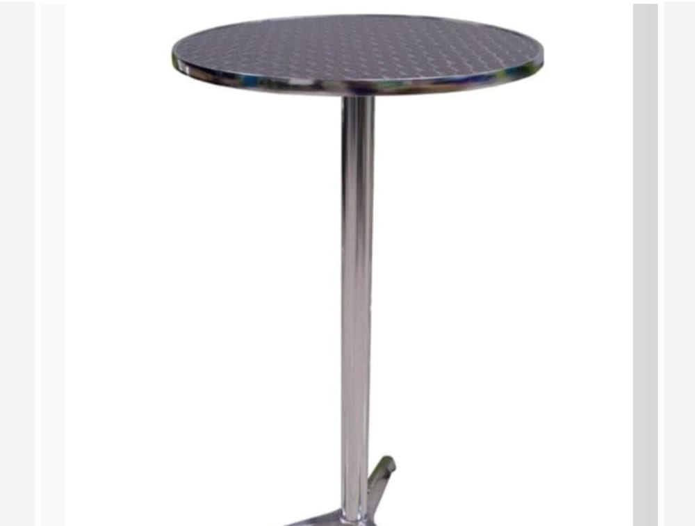 Mesa coctelera para alquiler en eventos