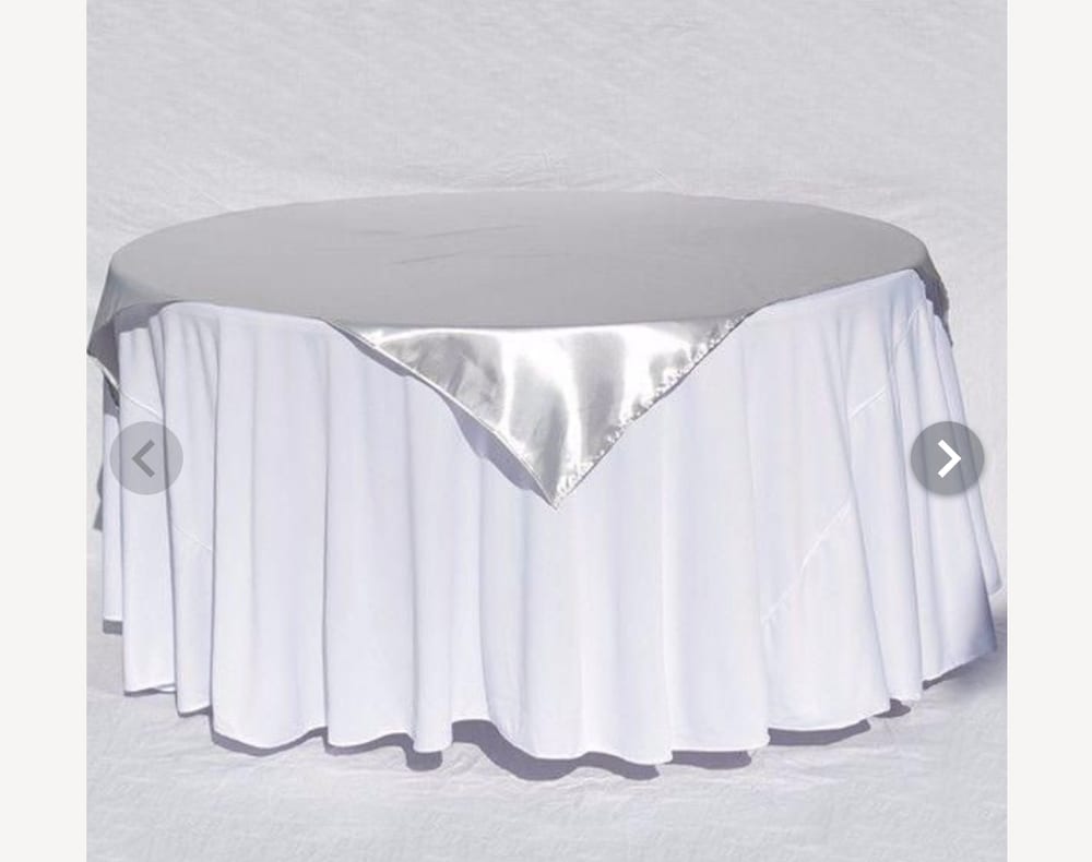Mesa redonda vestida para alquiler en eventos