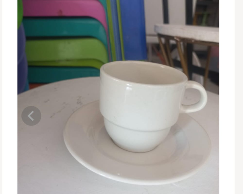 Pocillo de café con plato para alquiler en eventos
