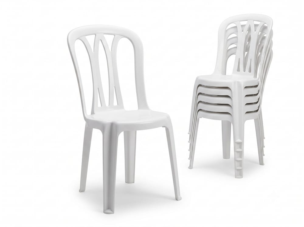 Sillas plásticas blancas para alquiler en eventos