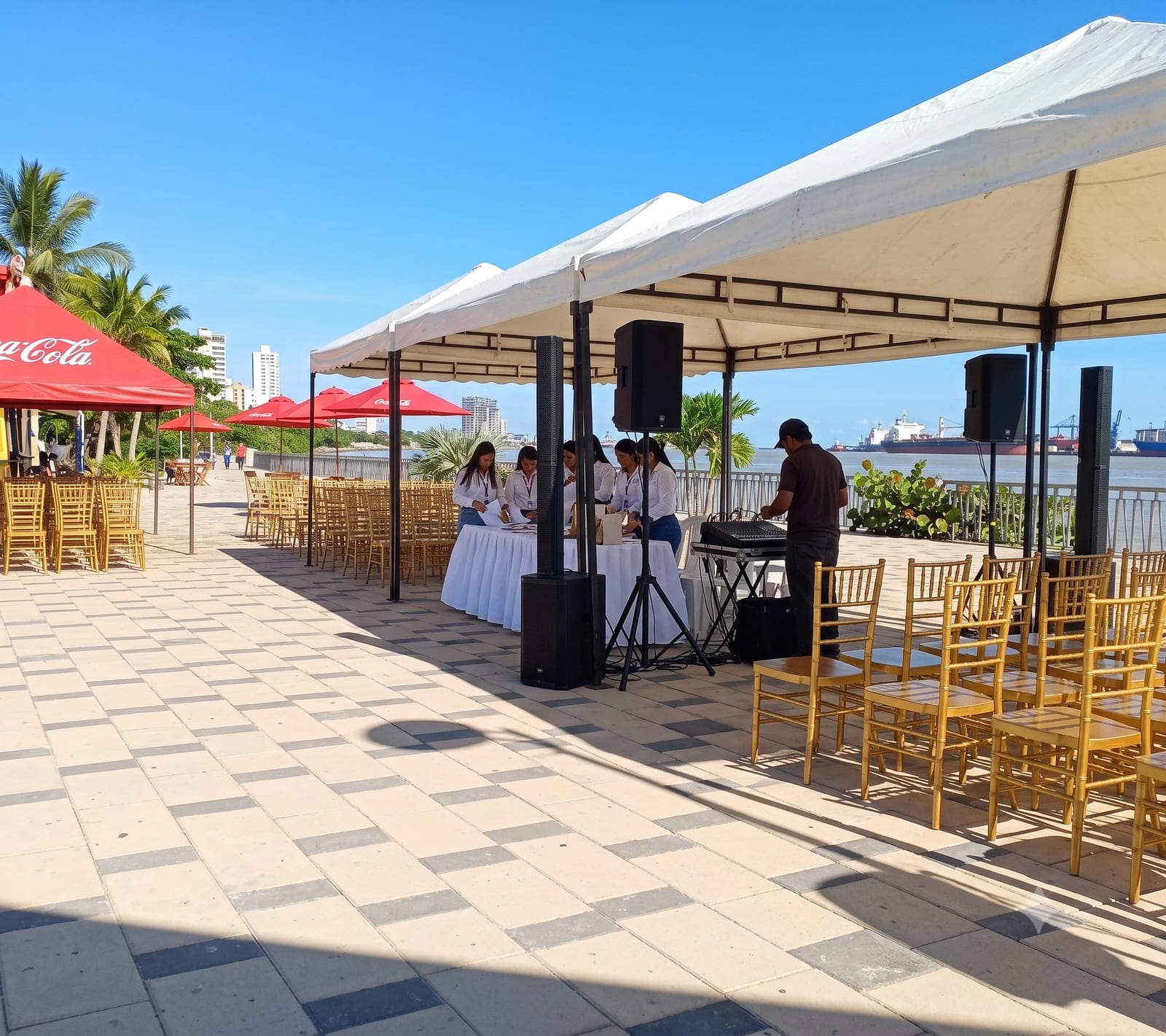 Alquiler de carpas blancas para eventos al aire libre en Barranquilla